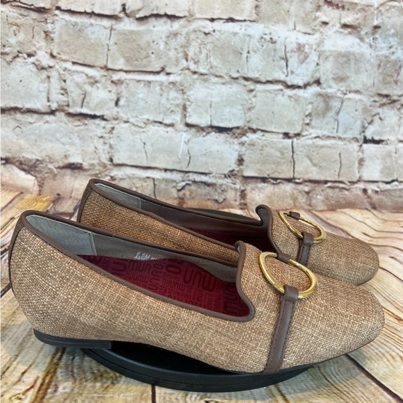 Munro Women's Brown Canvas Gold Circle Accent Slip On Business Flats Size 6.5 M - Picture 9 of 9